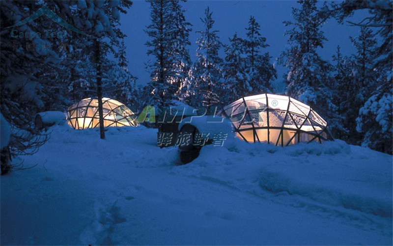 hotel-kakslauttanen-igloo-village2.jpg